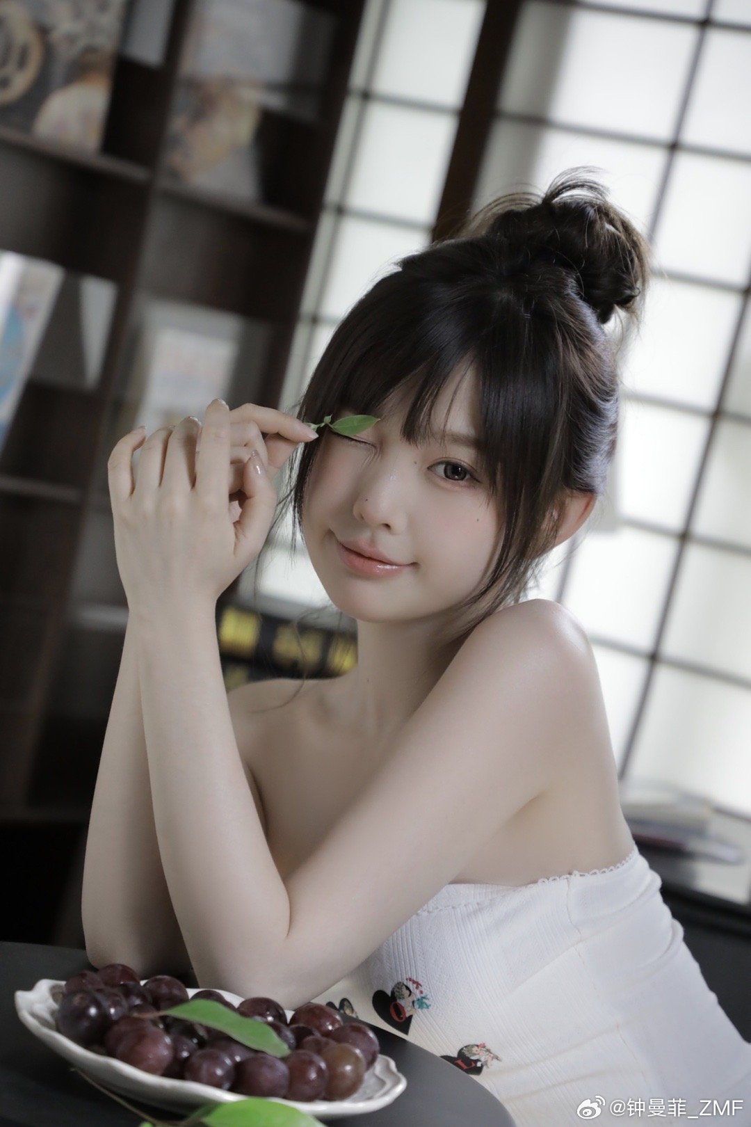 精选视频4：萌宠日常我家猫咪的搞笑瞬间，看完心情变好